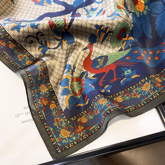 Wholesale Fashion Large Carriage Pattern 100% 16mm 110*110 Square Head Scarf Silk