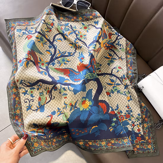 Wholesale Fashion Large Carriage Pattern 100% 16mm 110*110 Square Head Scarf Silk